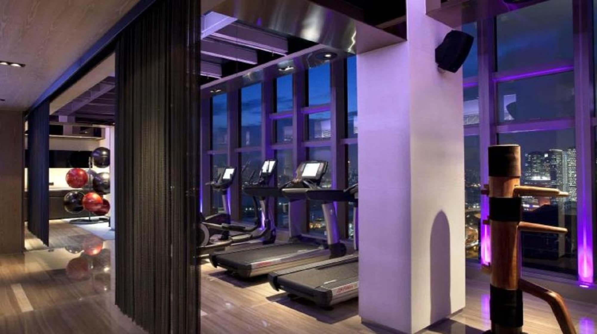 Nina Hotel Kowloon East (Formerly L'hotel élan), Sports and Entertainment