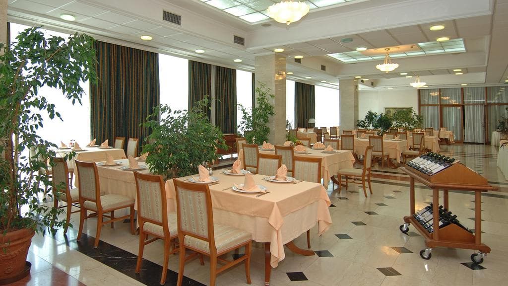 Aleksander Palace, Restaurant