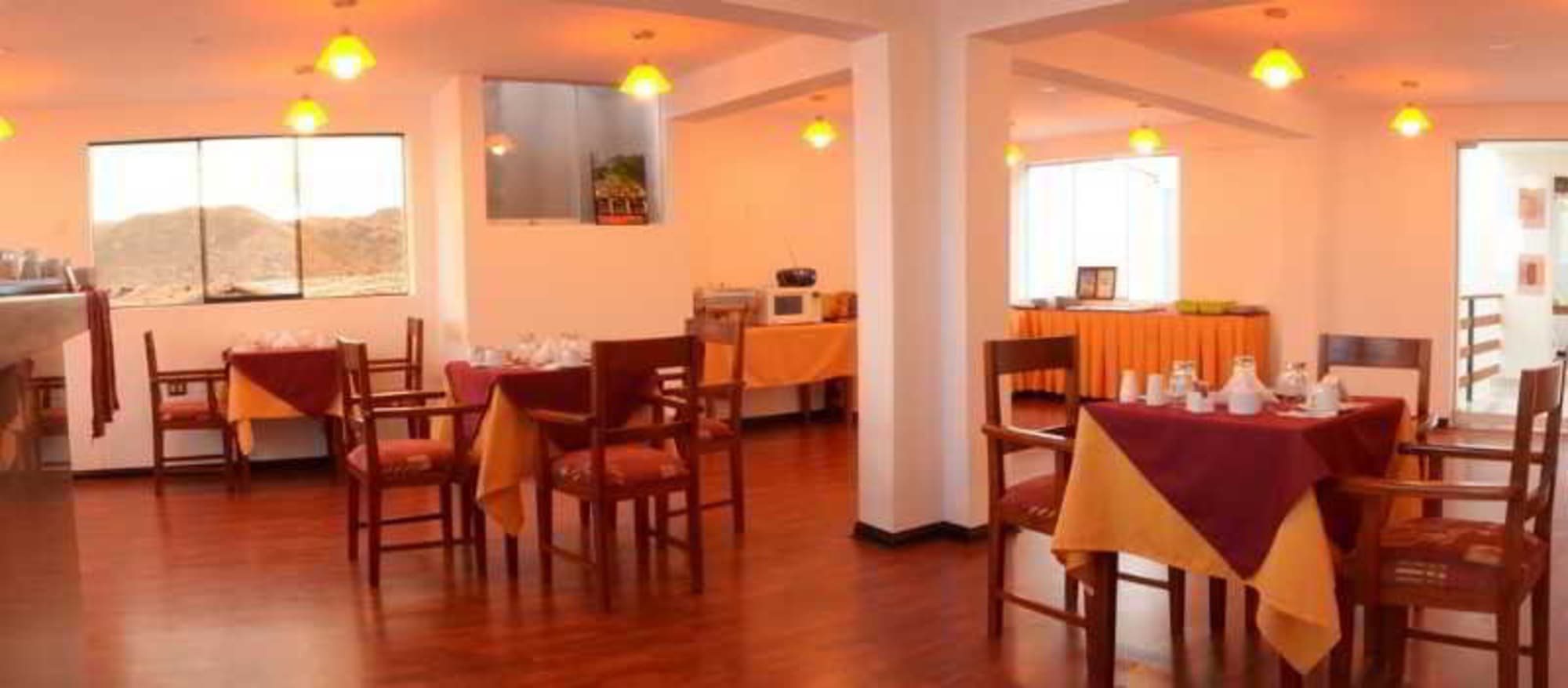 Golden Inca, Restaurant