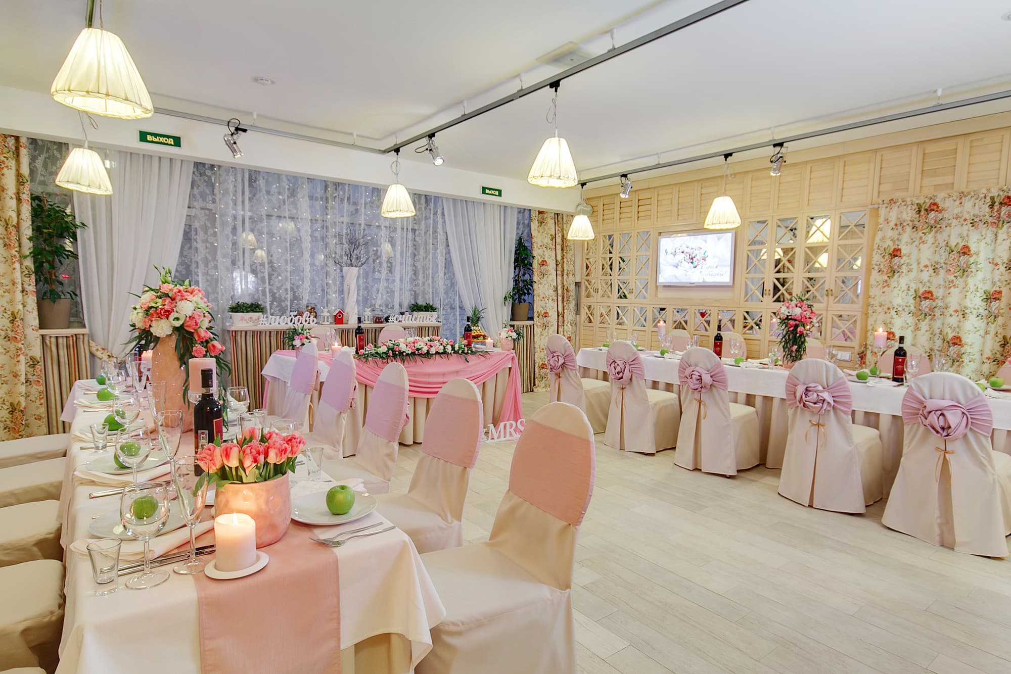 Red Stars Hotel, Restaurant