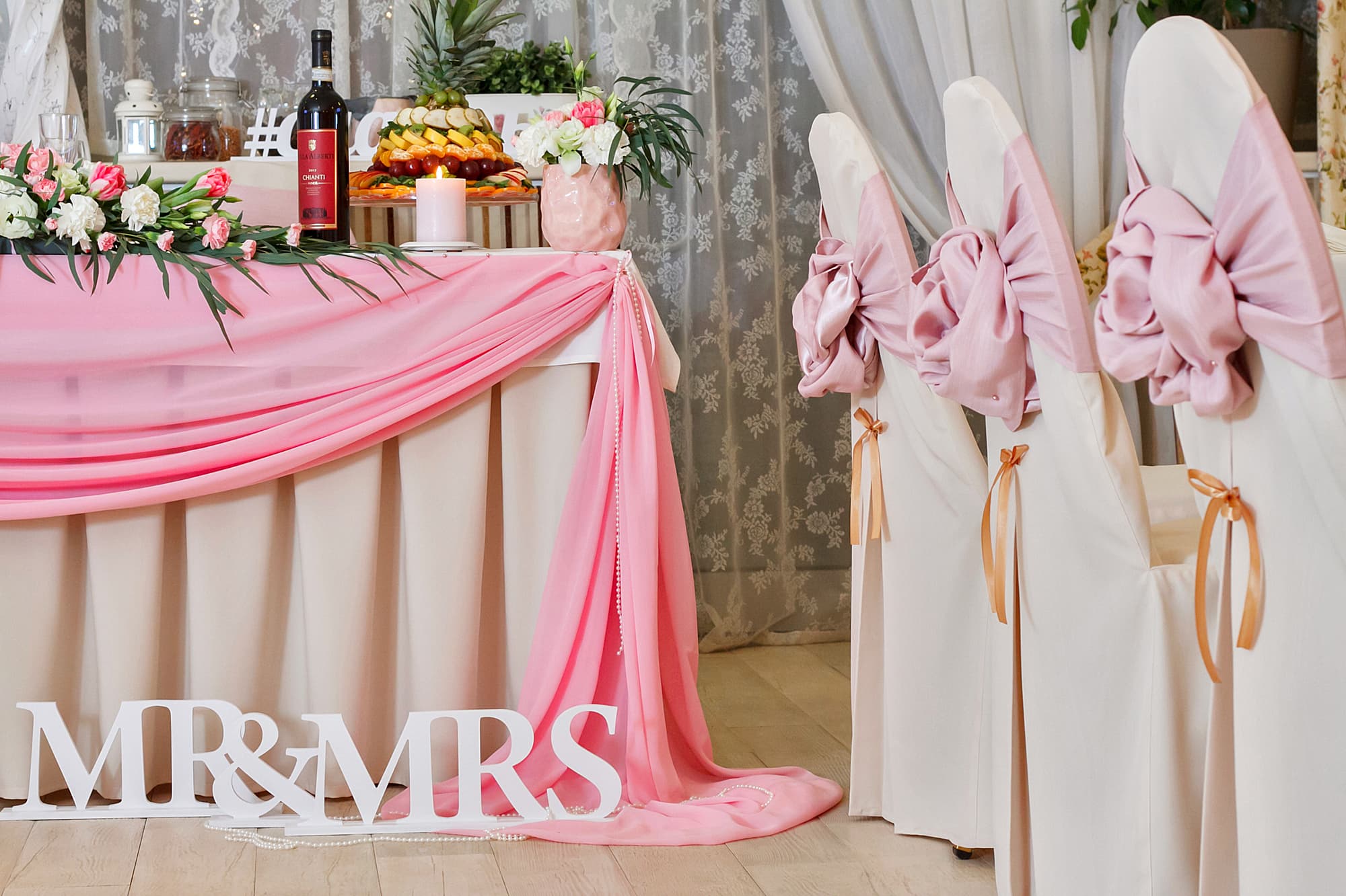 Red Stars Hotel, Restaurant