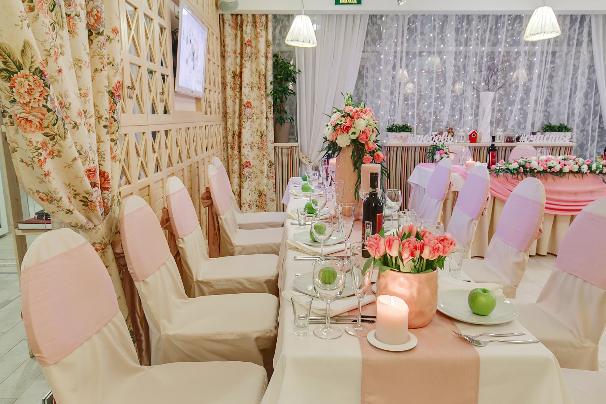 Red Stars Hotel, Restaurant