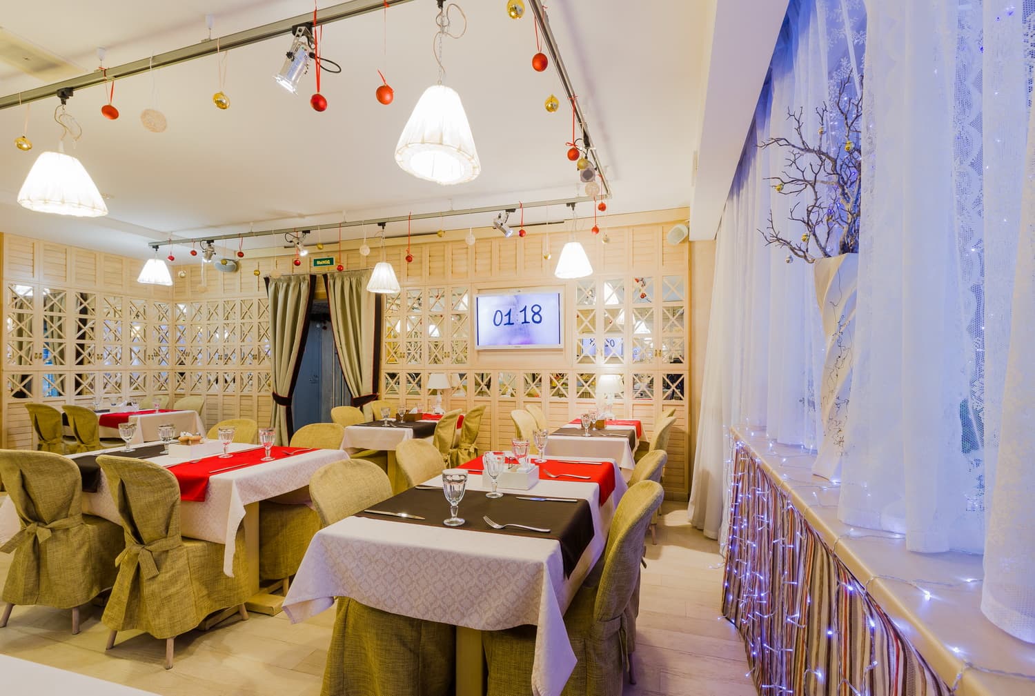 Red Stars Hotel, Restaurant