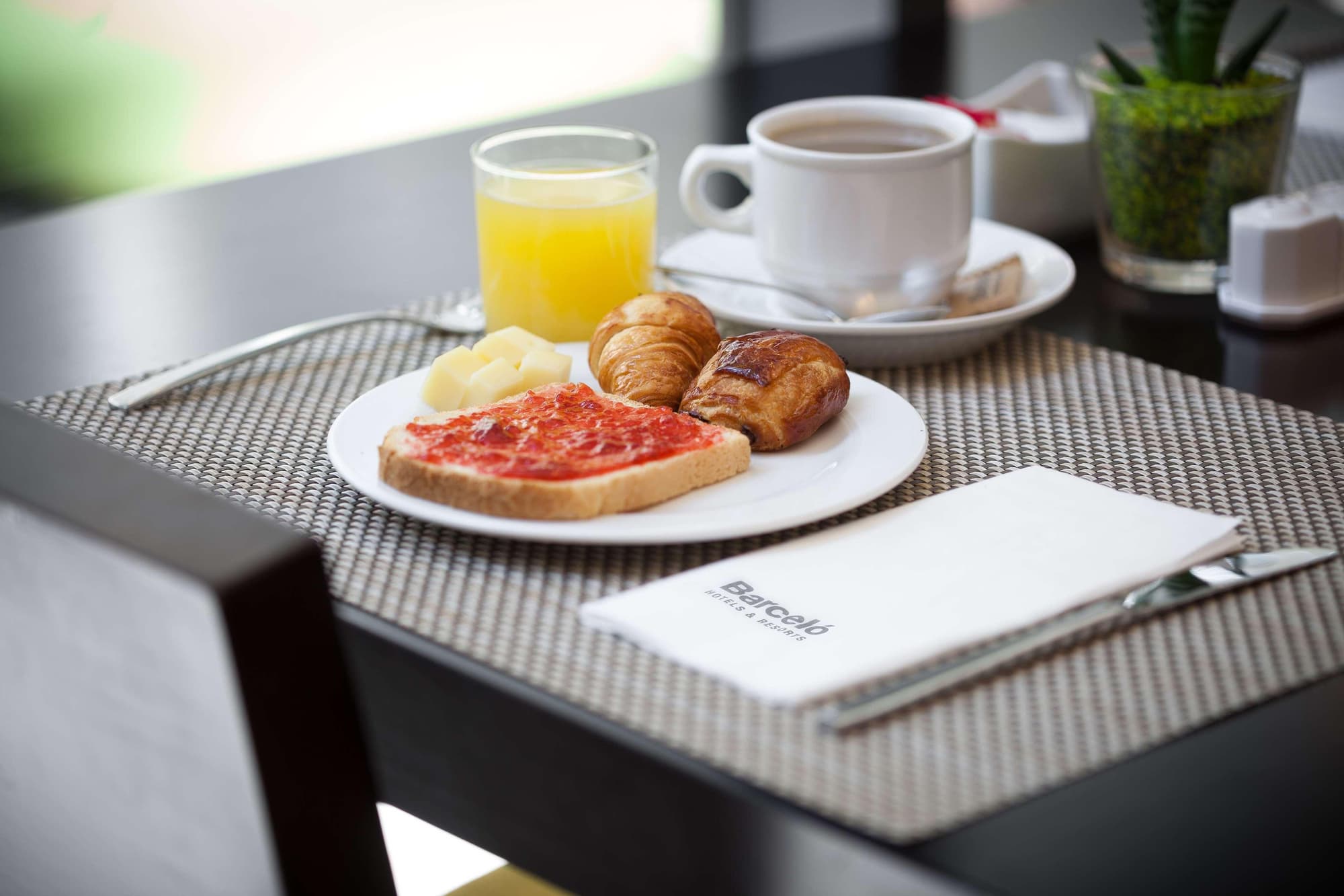 Occidental Praha Five, Restaurant