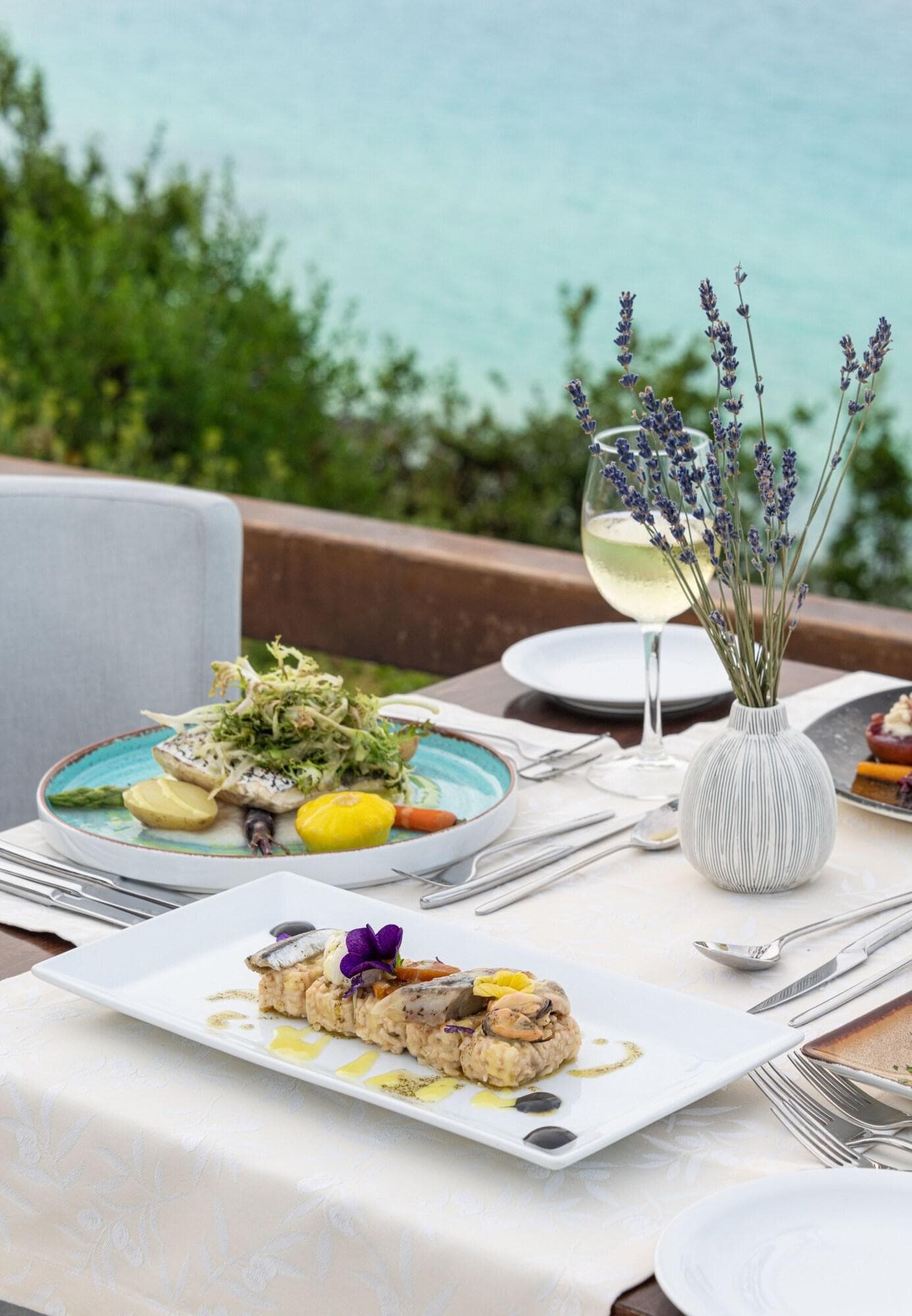 Blue Bay Hotel, Restaurant