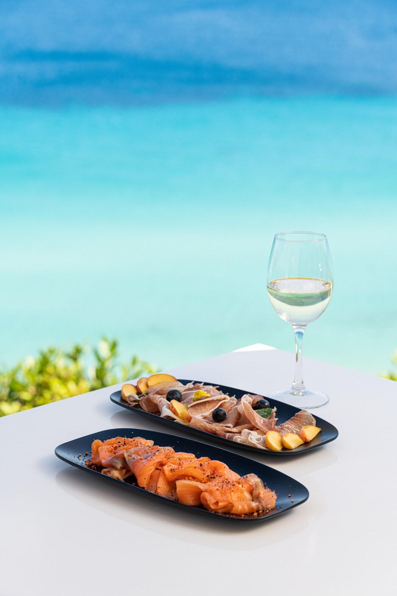 Blue Bay Hotel, Restaurant