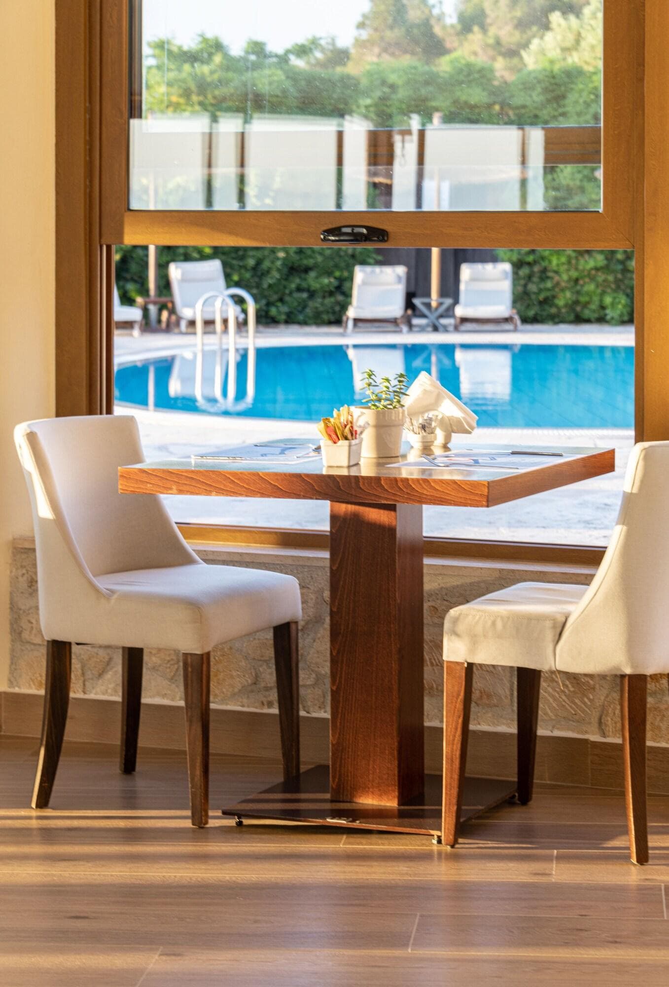 Blue Bay Hotel, Restaurant