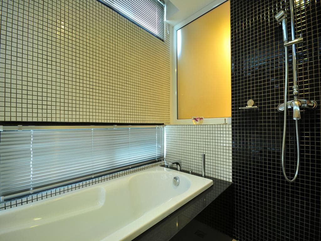 Win Long Place managed by Win Long, Room