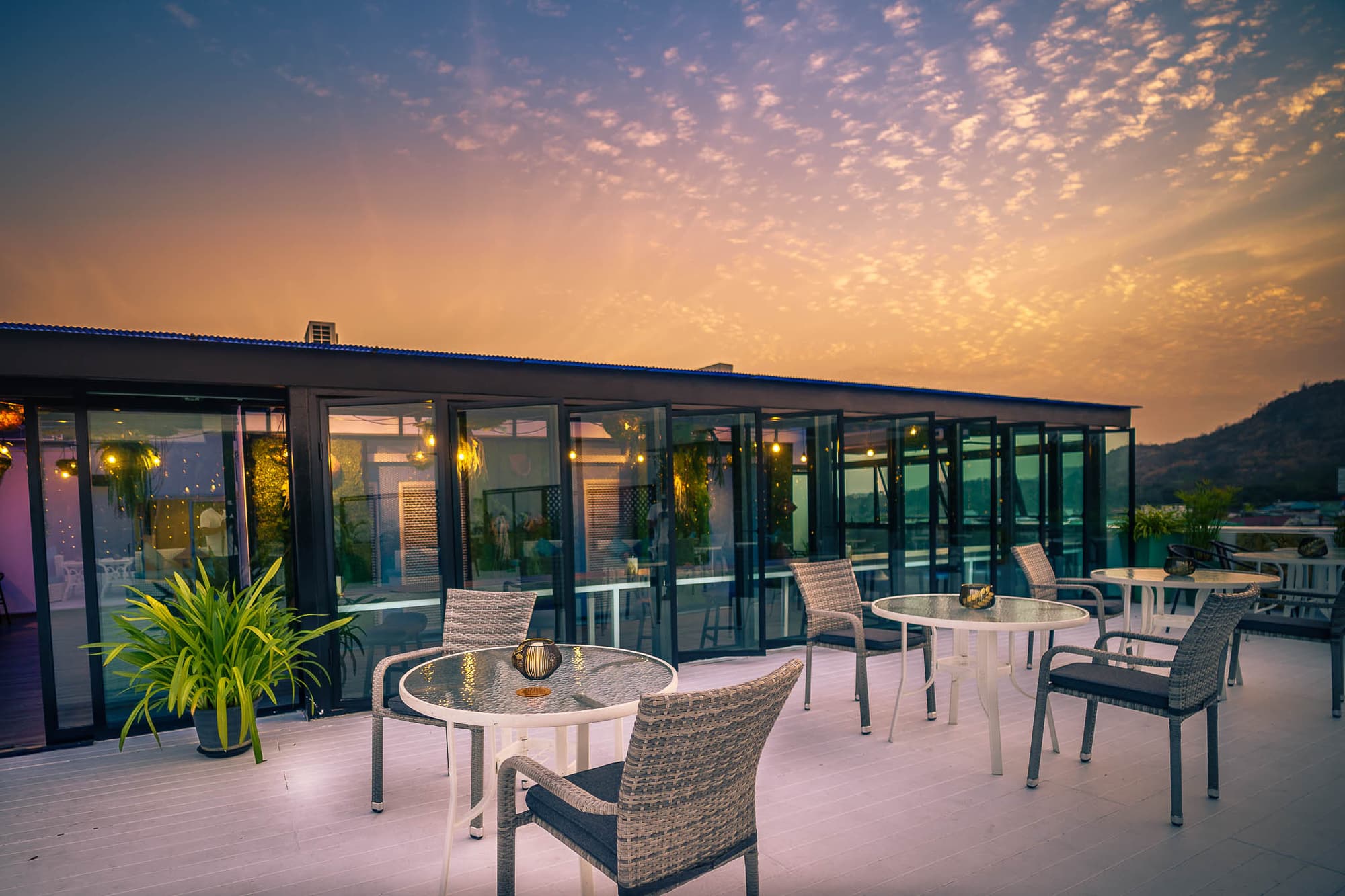 Royal Pavilion Hua Hin, Bar