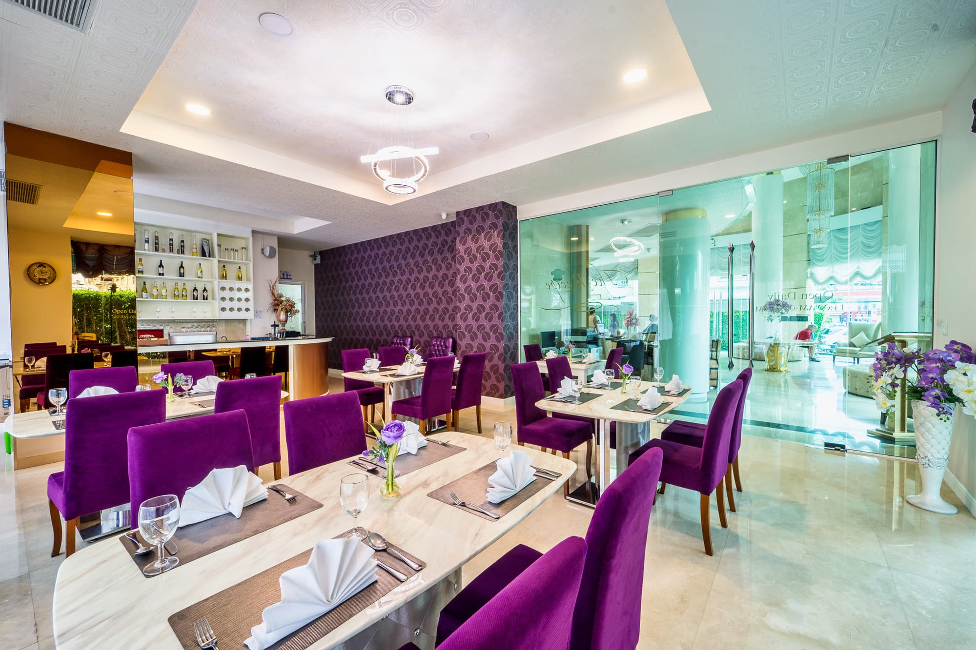 Royal Pavilion Hua Hin, Restaurant