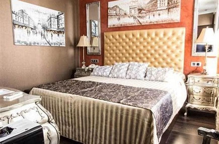 Palace Sevilla, Room