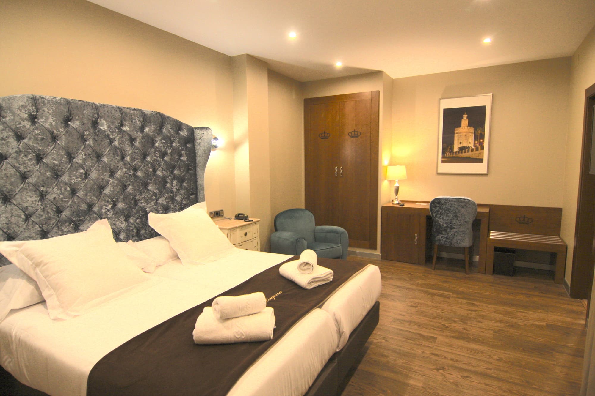 Palace Sevilla, Room