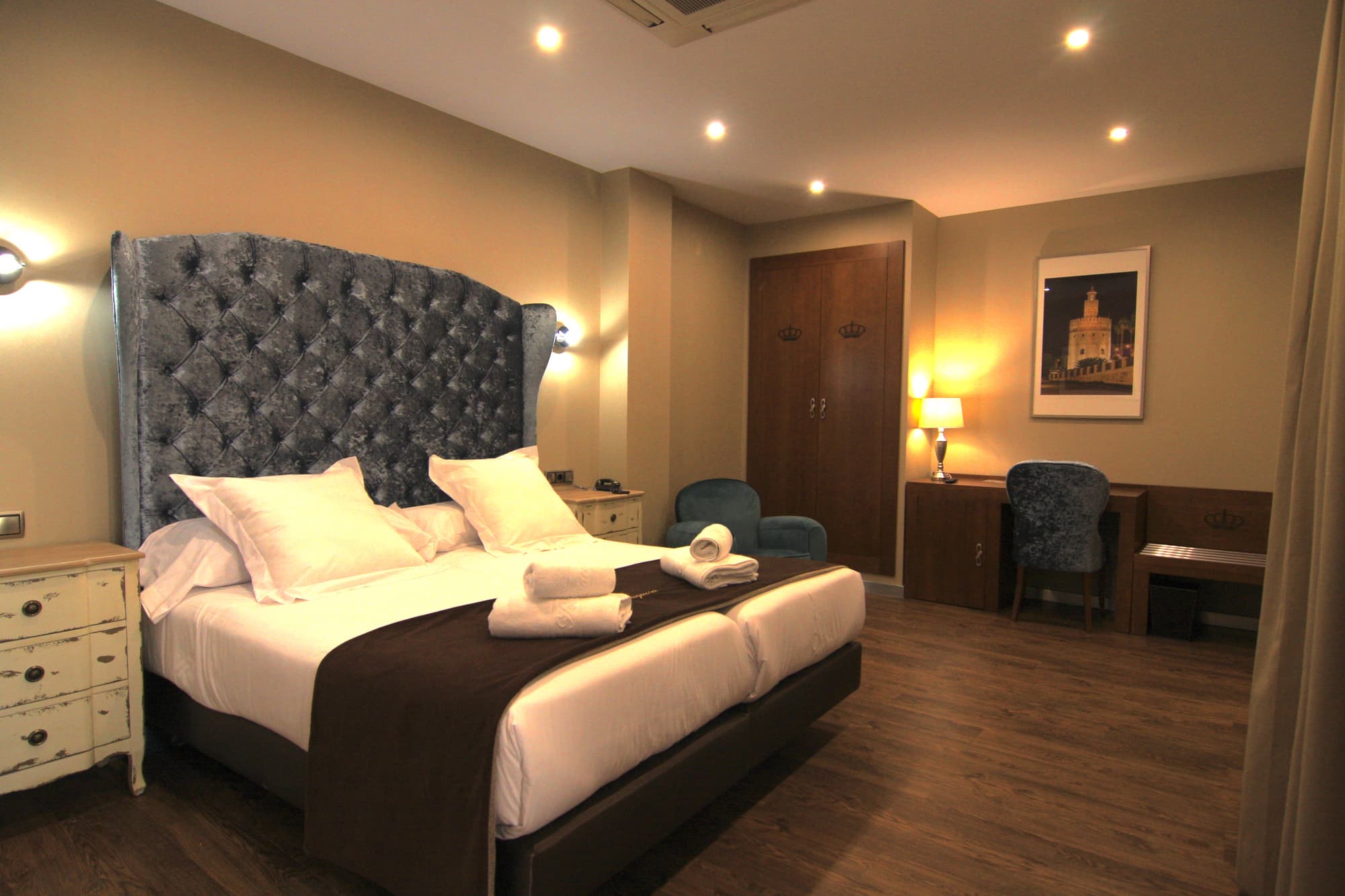 Palace Sevilla, Room