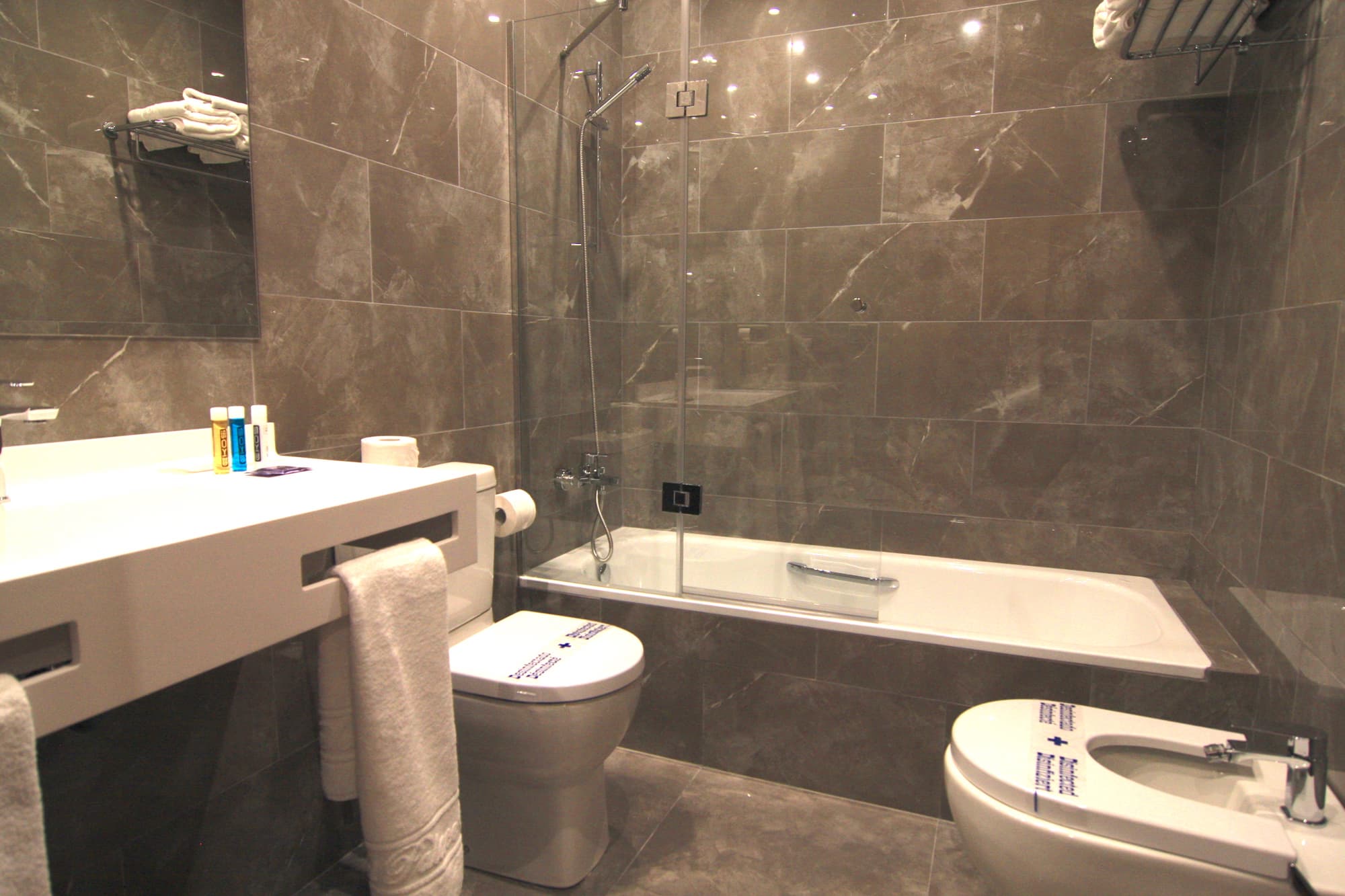 Palace Sevilla, Room