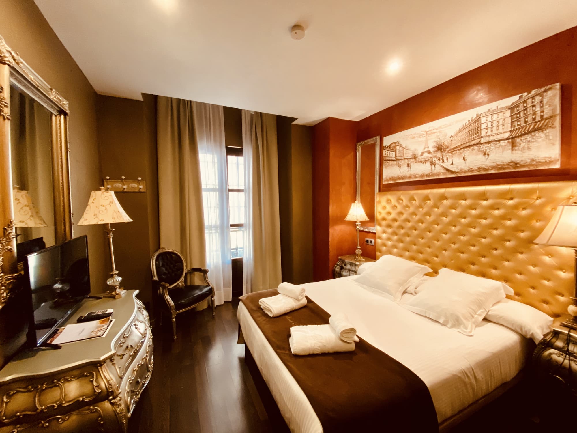 Palace Sevilla, Room