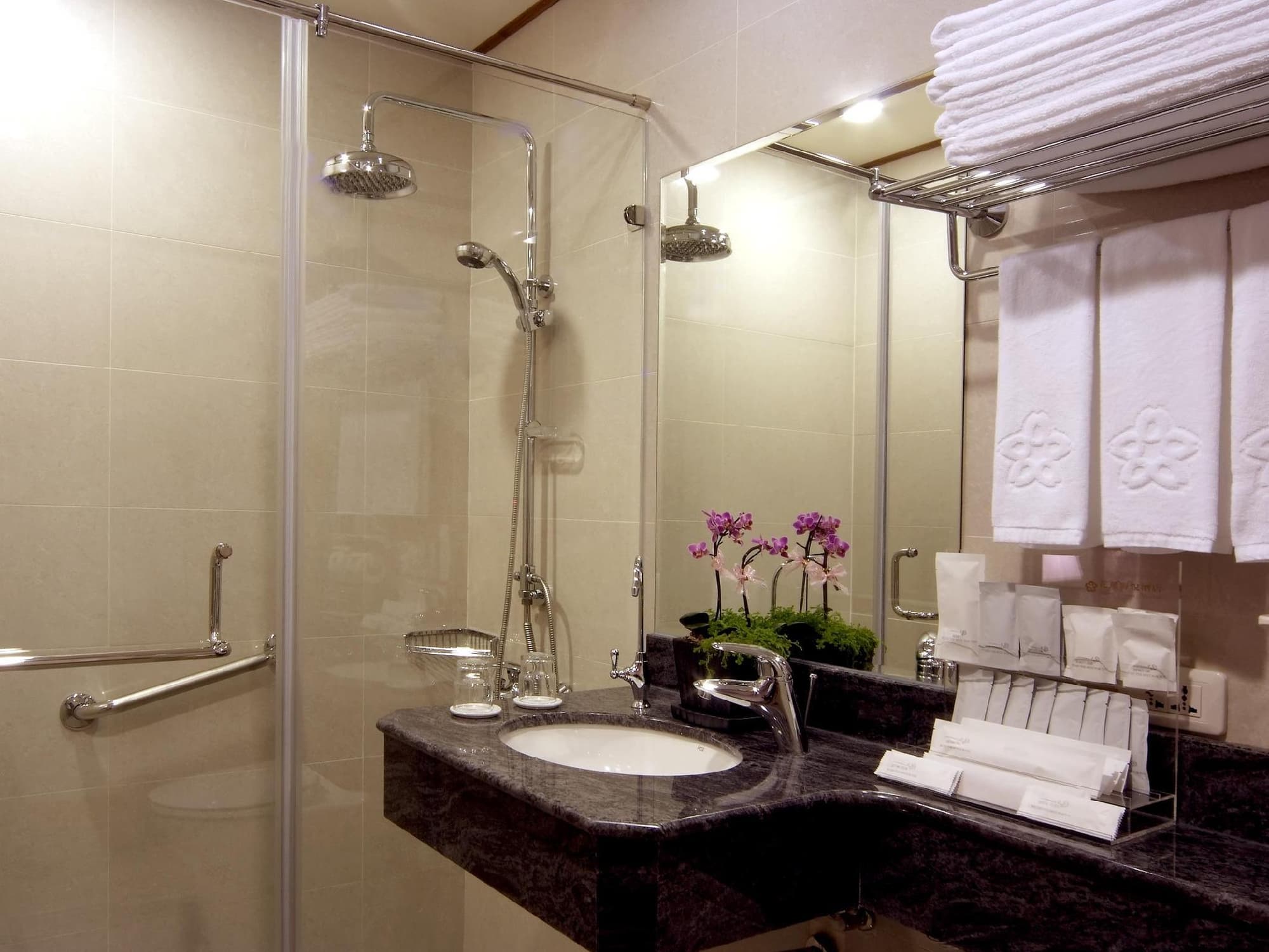 Ocean Hotel, General view