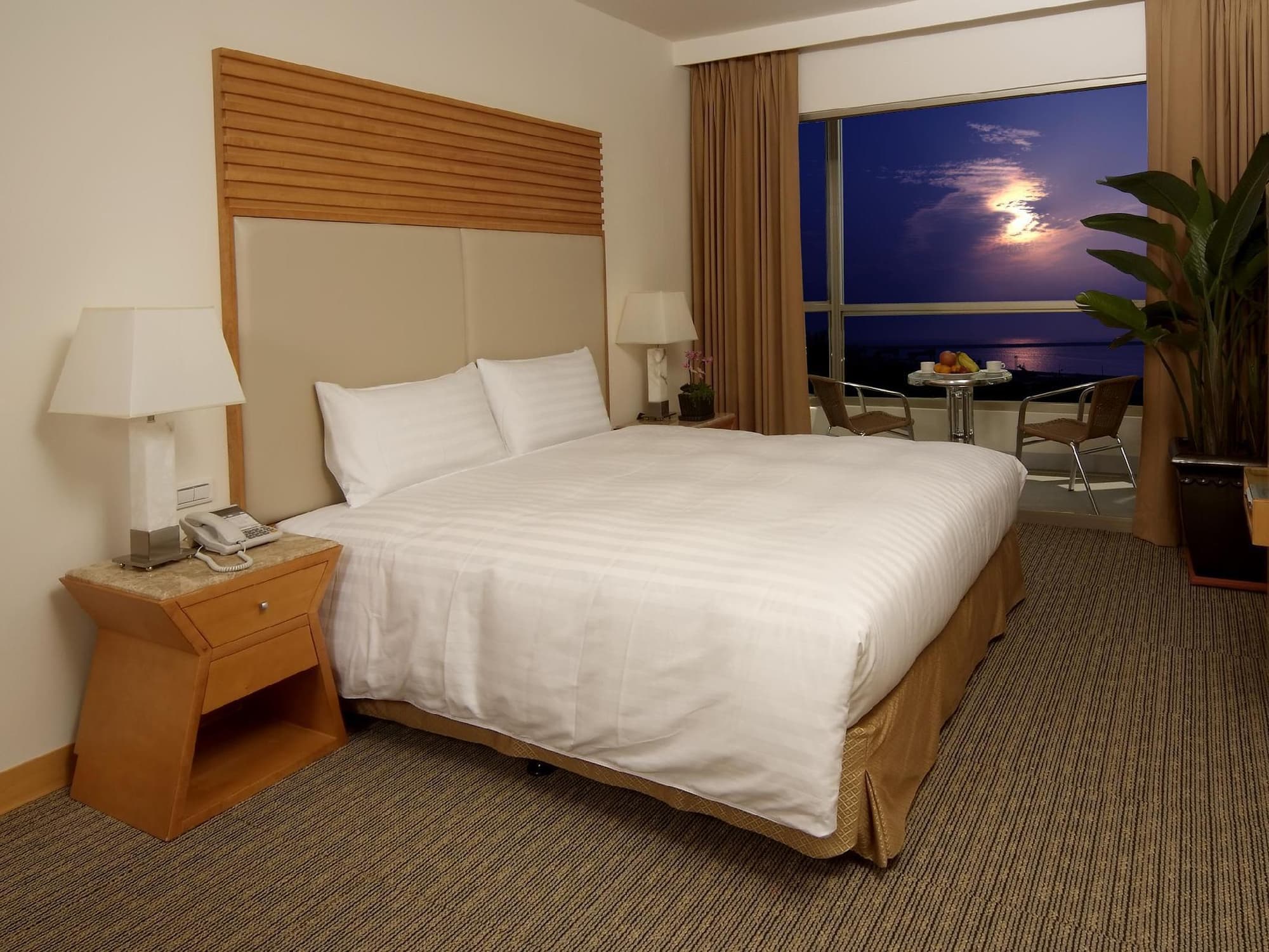 Ocean Hotel, General view