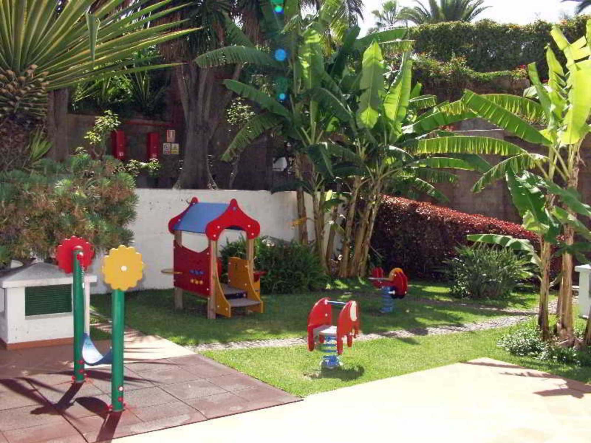 Fergus Puerto de la Cruz, Sports and Entertainment