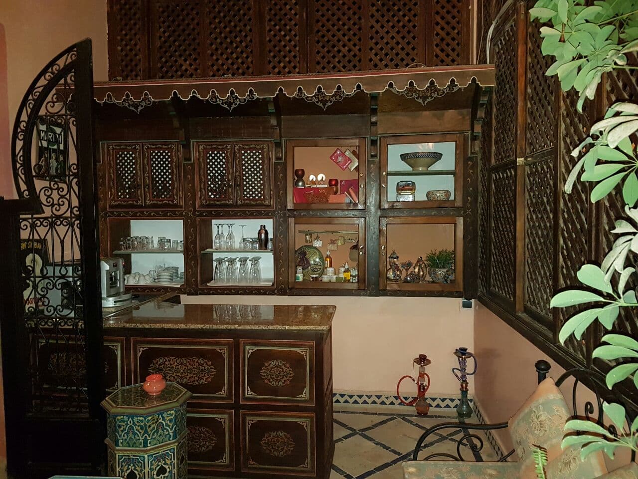 Riad Mazal, Bar