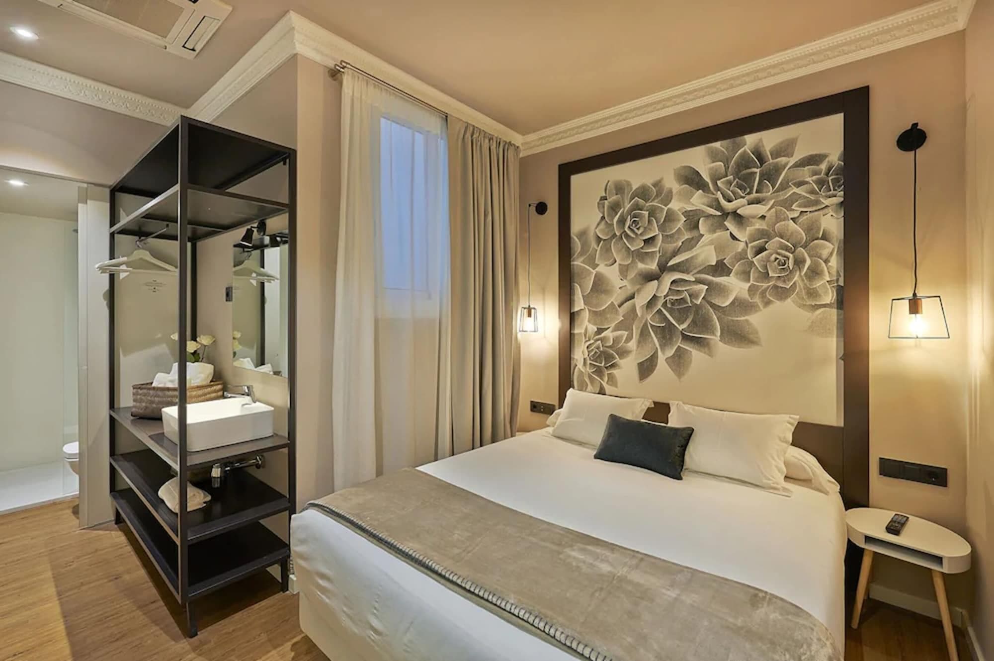 Hostal In Barcelona, Room