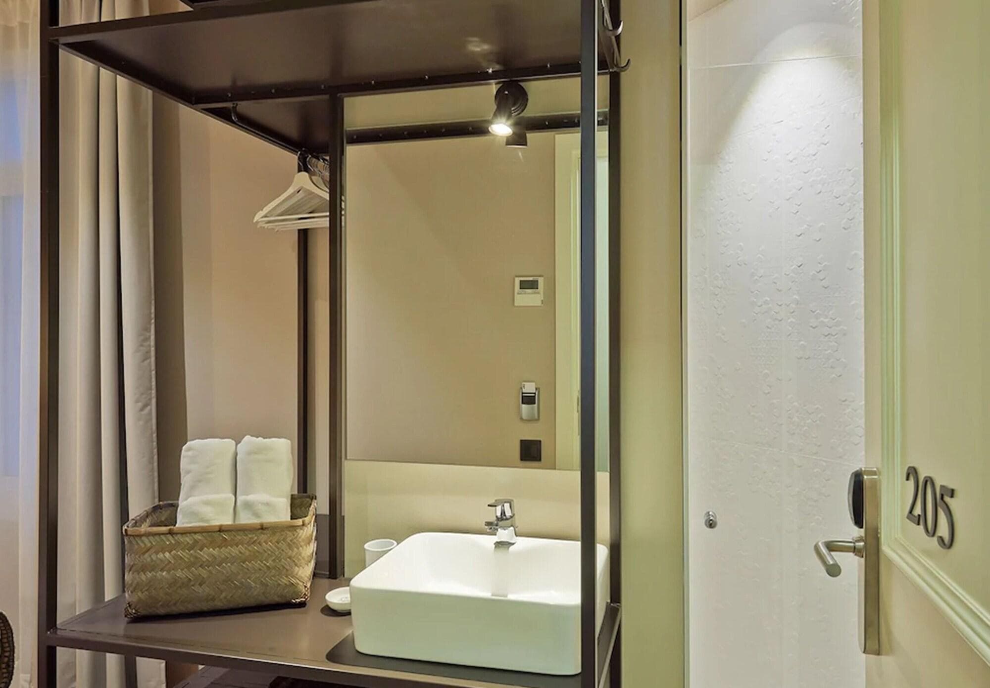 Hostal In Barcelona, Room