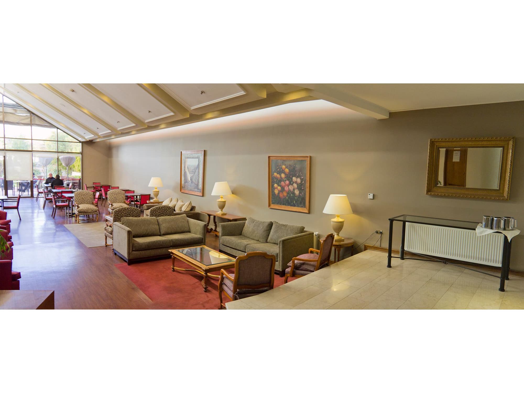 Director Vitacura, Lobby