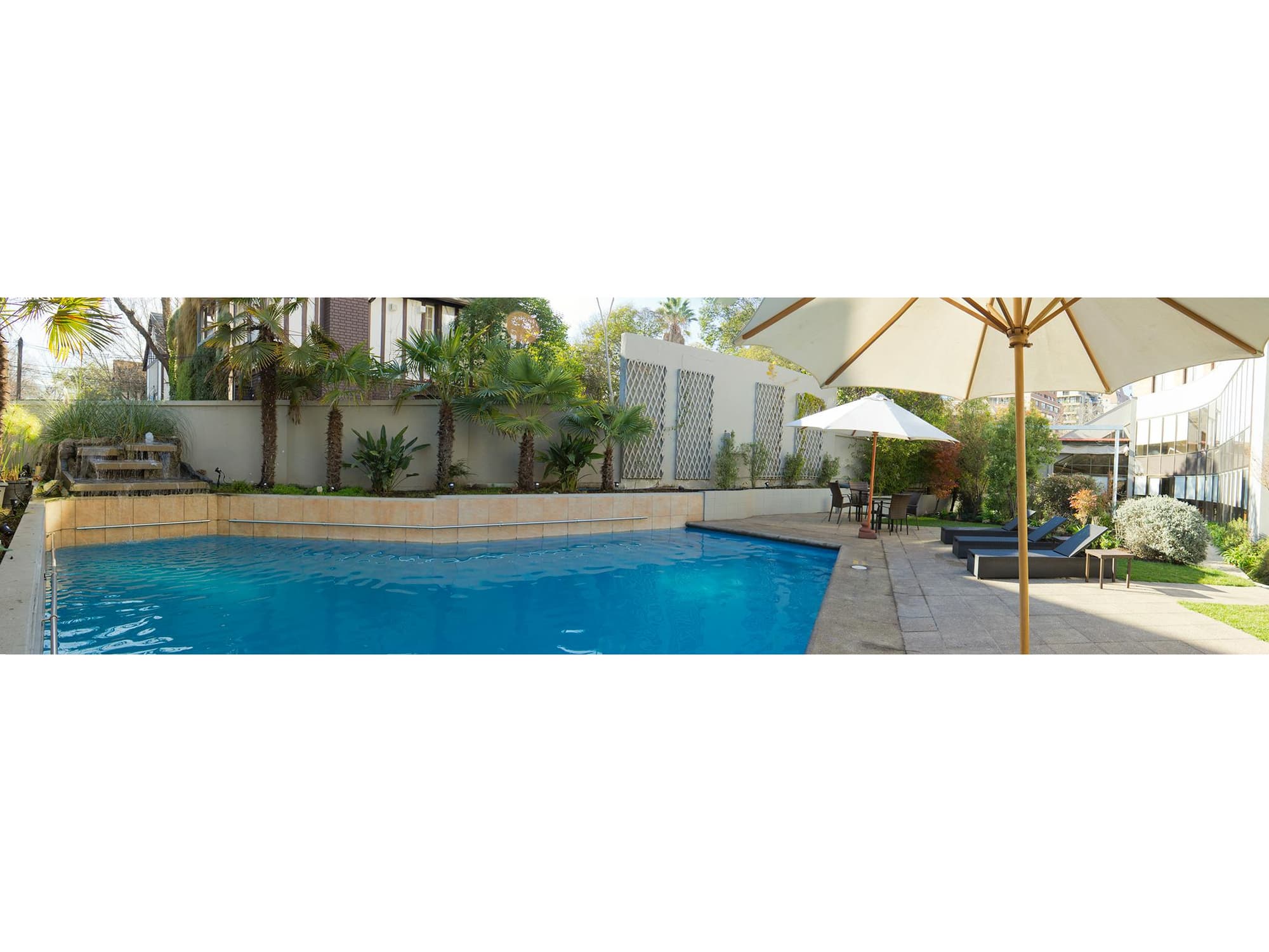 Director Vitacura, Pool