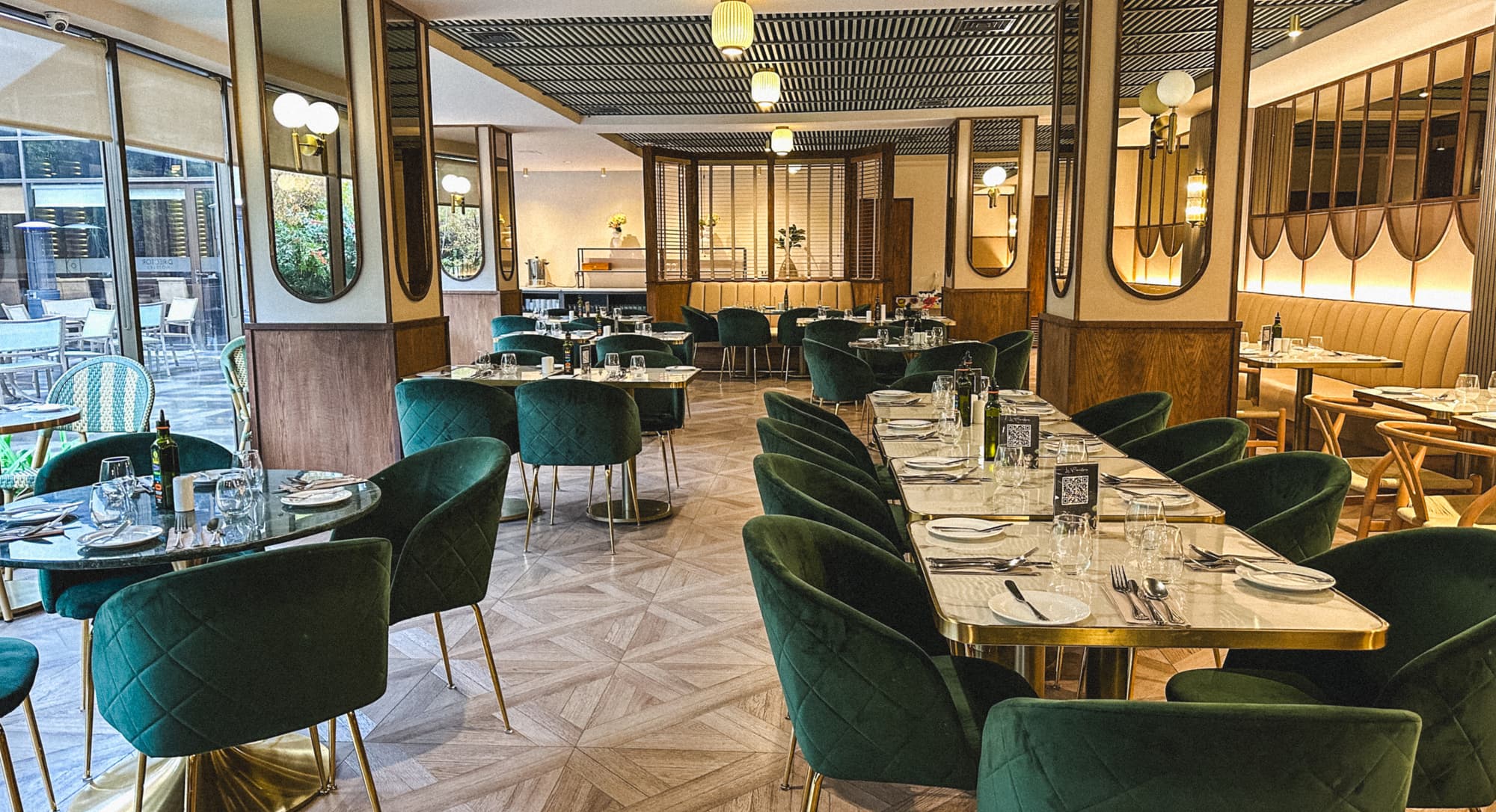 Director Vitacura, Restaurant