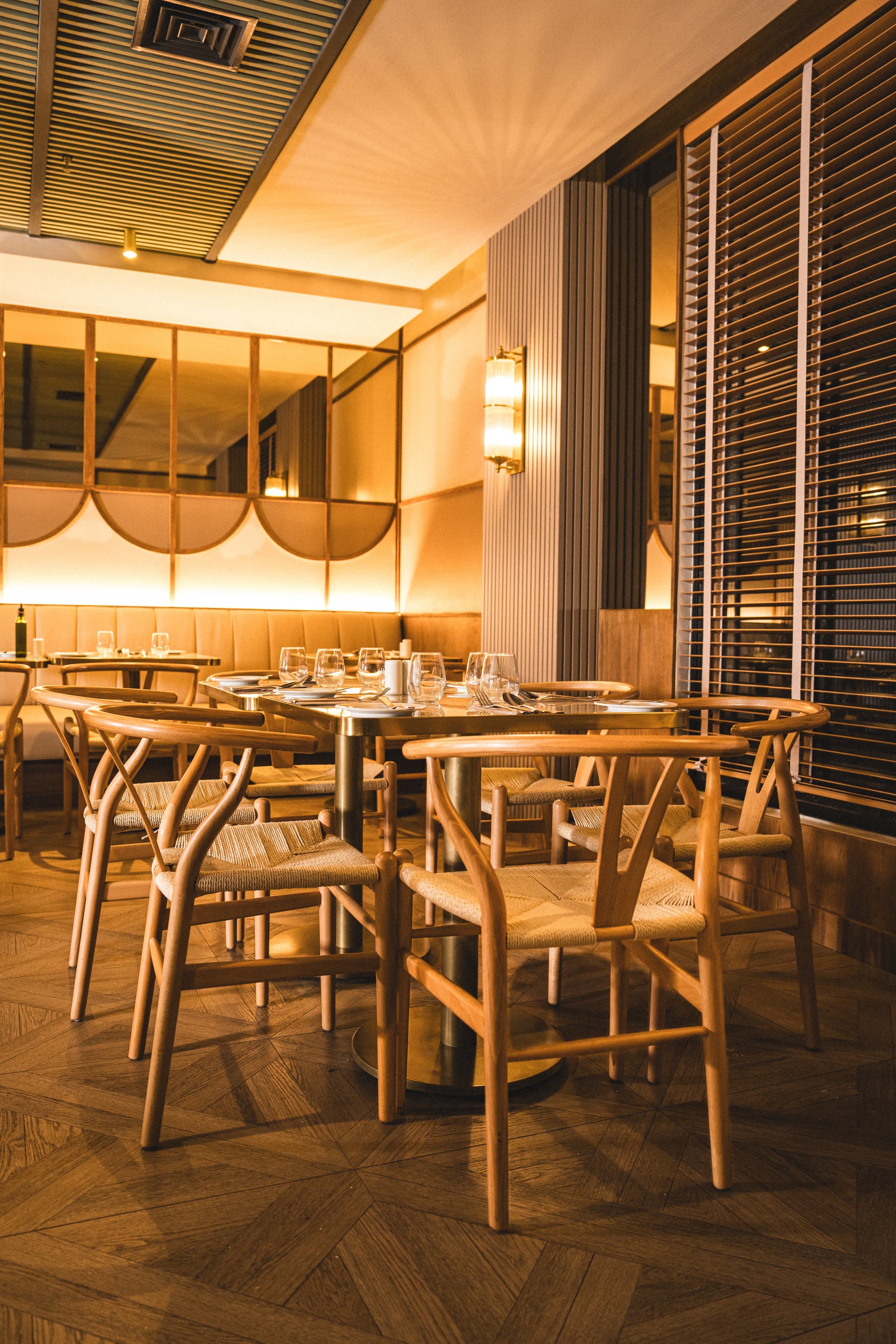 Director Vitacura, Restaurant