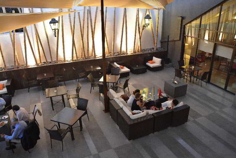 Director Vitacura, Terrace