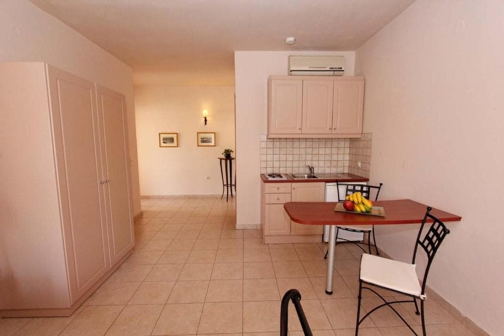 Lambrinos Suites, Room