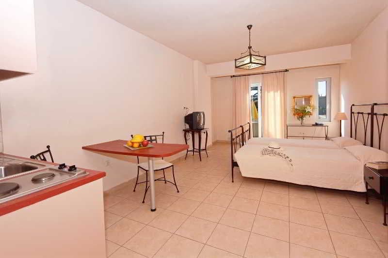Lambrinos Suites, Room