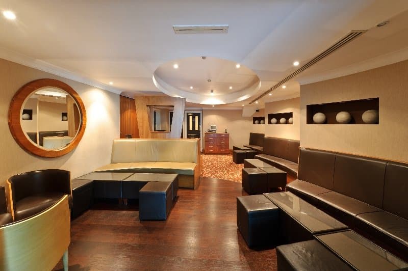 The Colonnade, Lobby