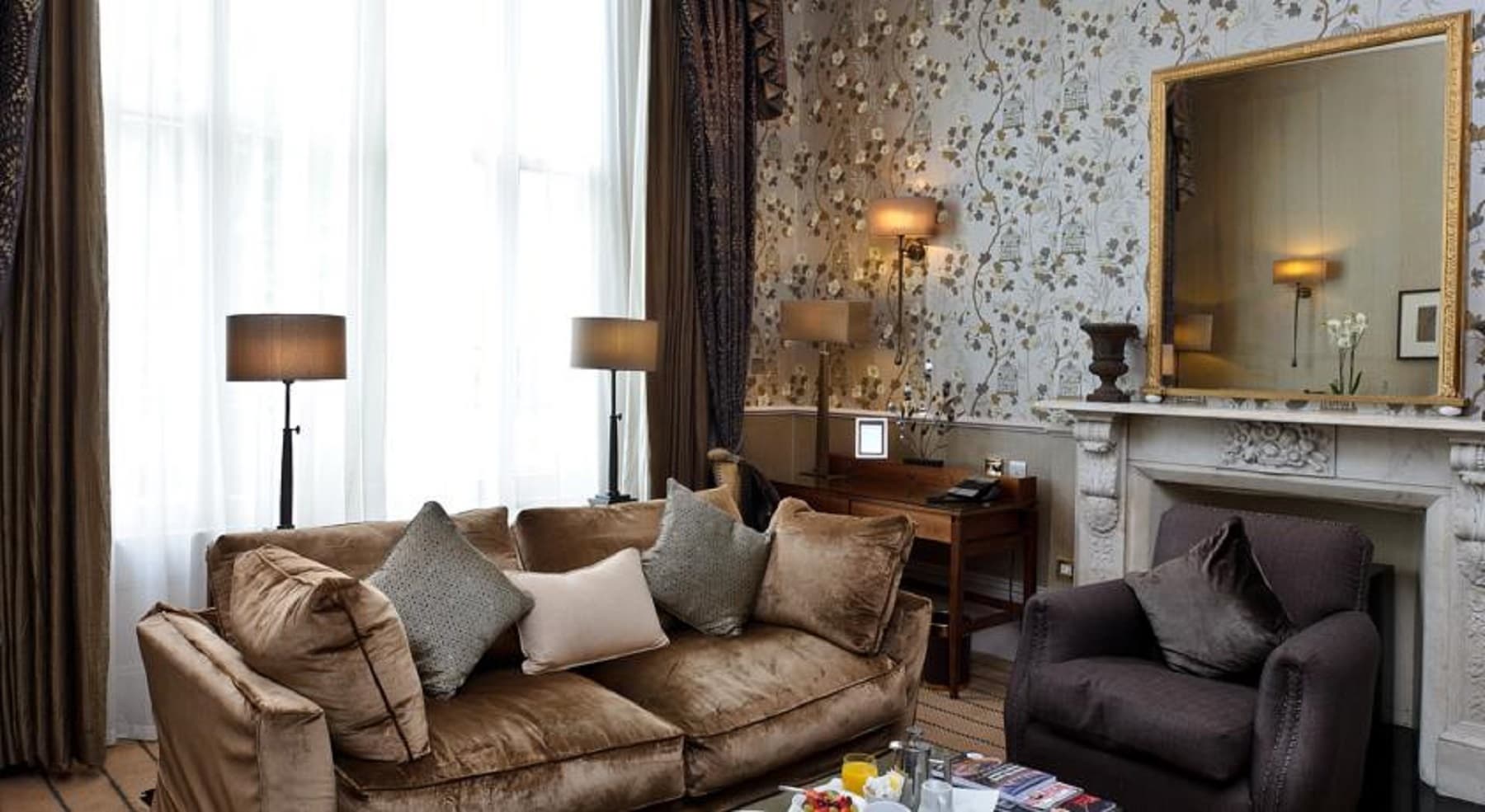 The Colonnade, Lobby