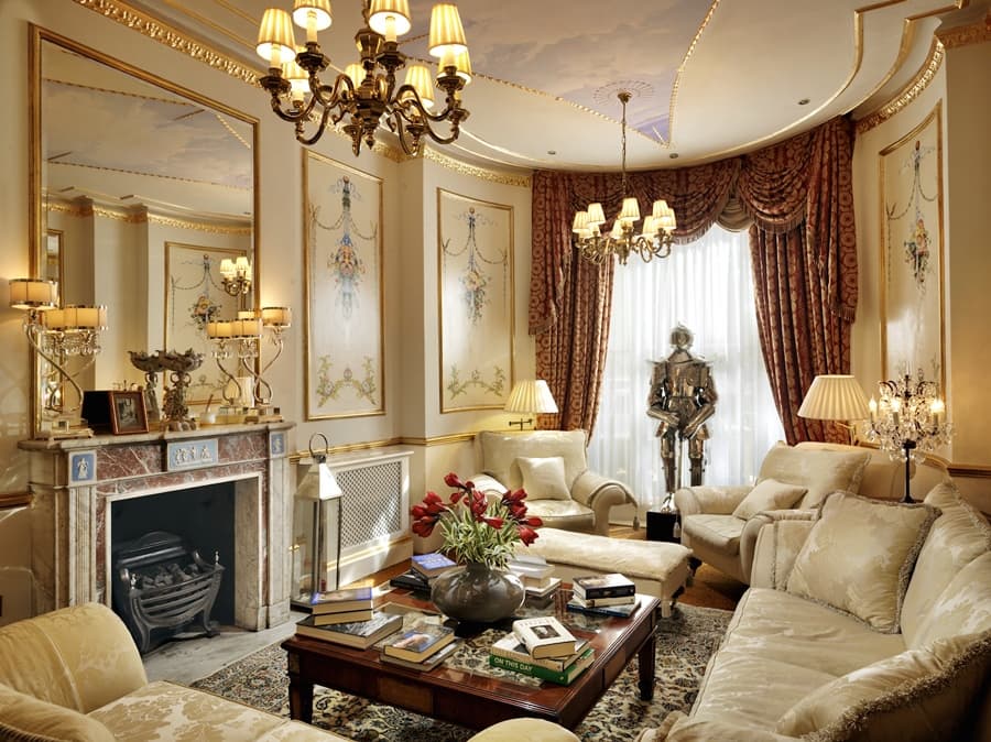 The Colonnade, Lobby