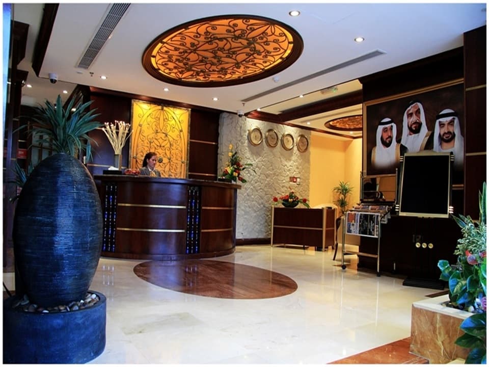 TRIANON ROYAL HOTEL, Lobby