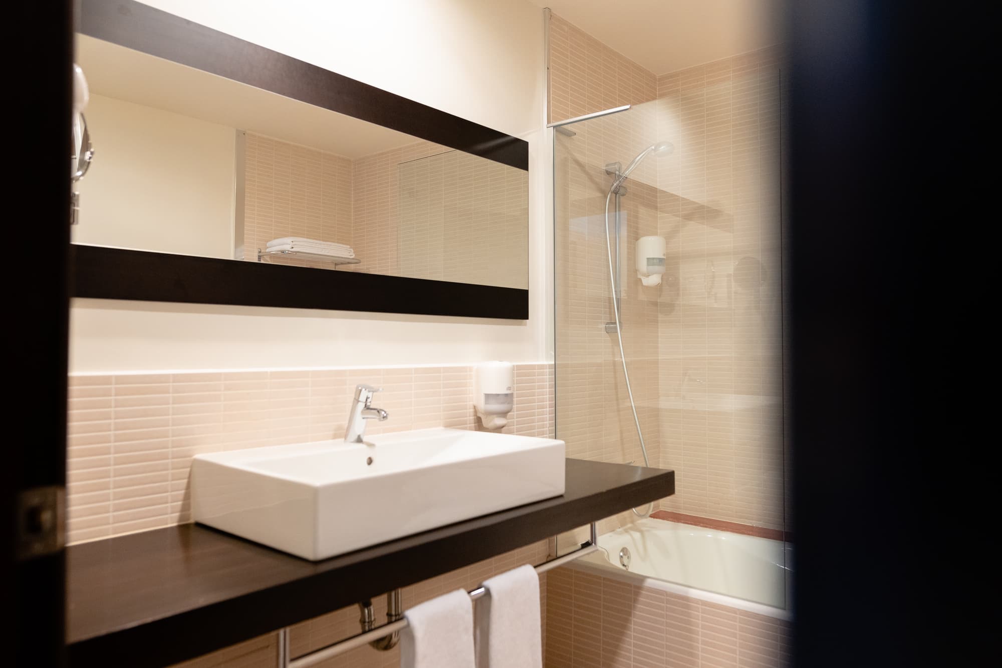 Loar Ferreries, Room