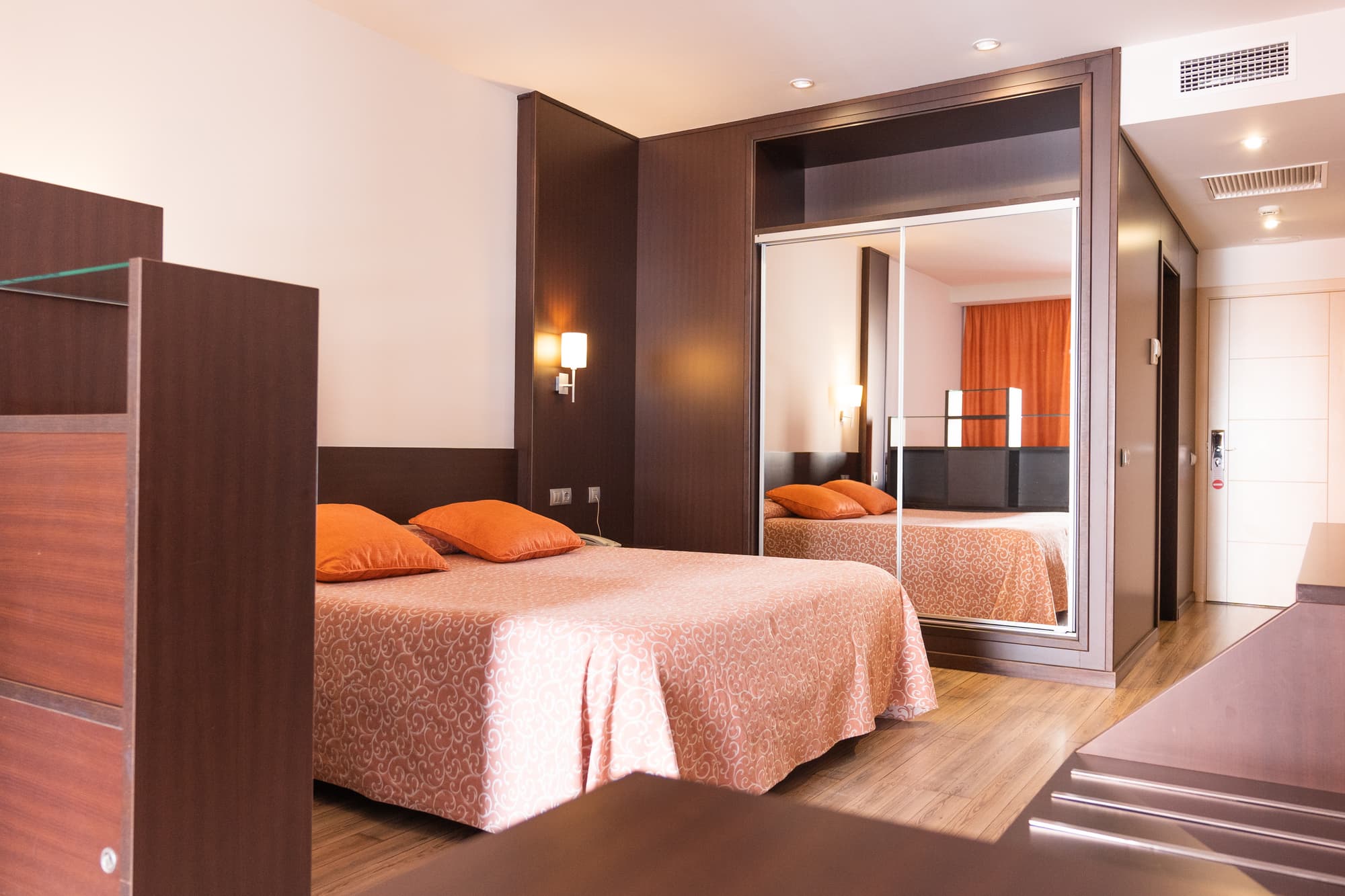 Loar Ferreries, Room