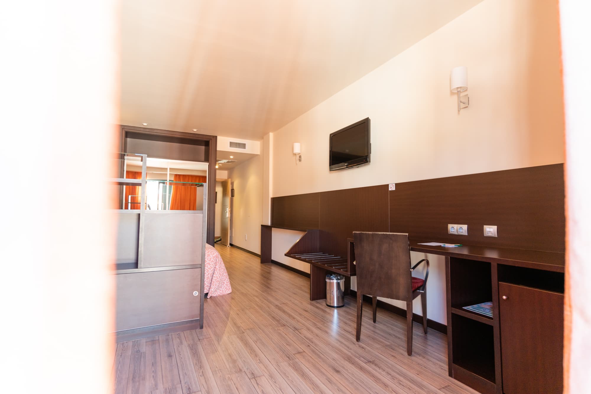 Loar Ferreries, Room