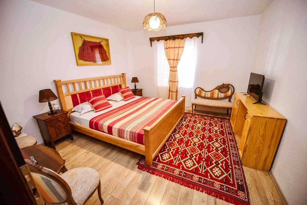 Tradita Gege & Toske, Room