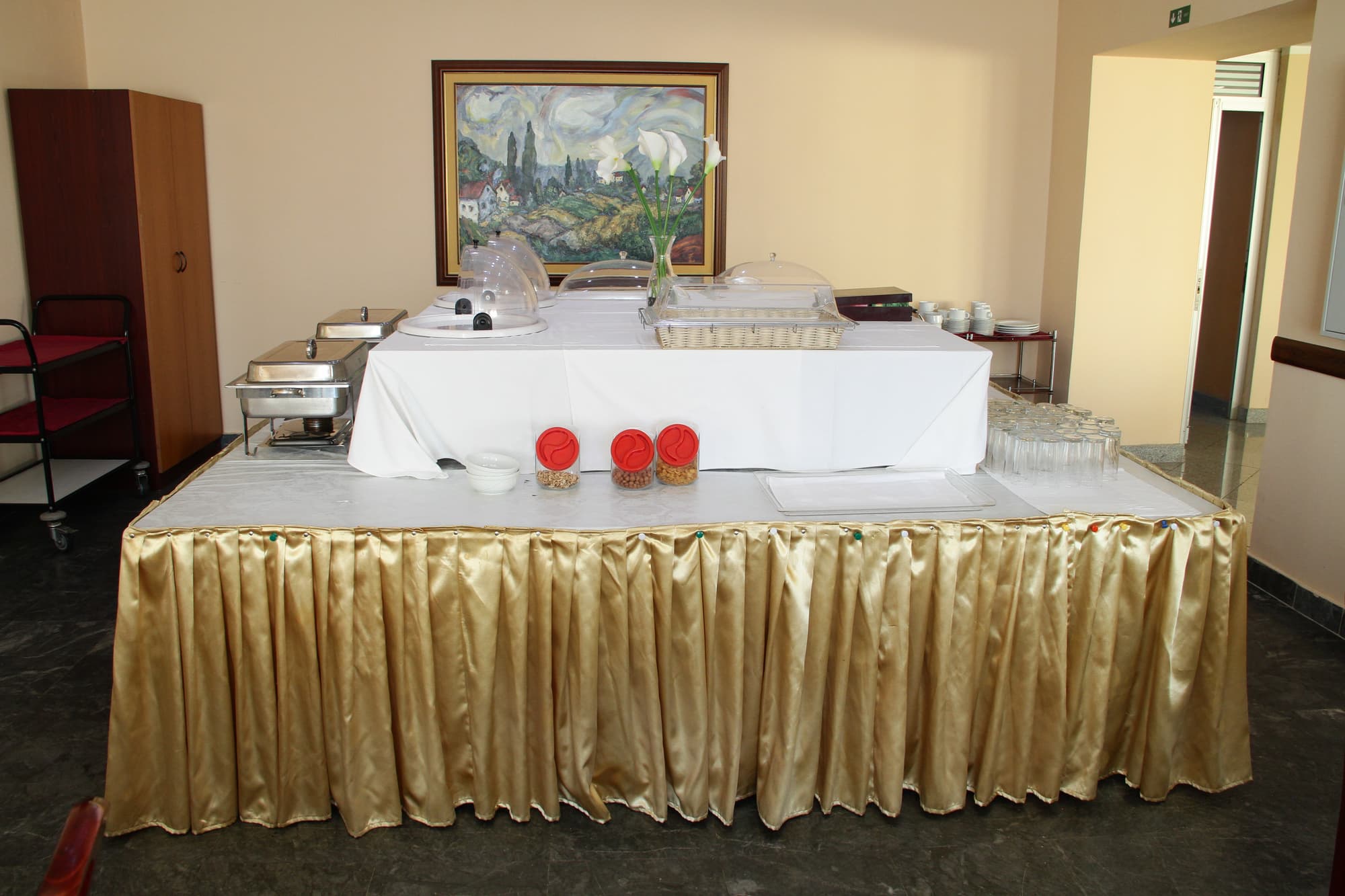 Elegance, Restaurant