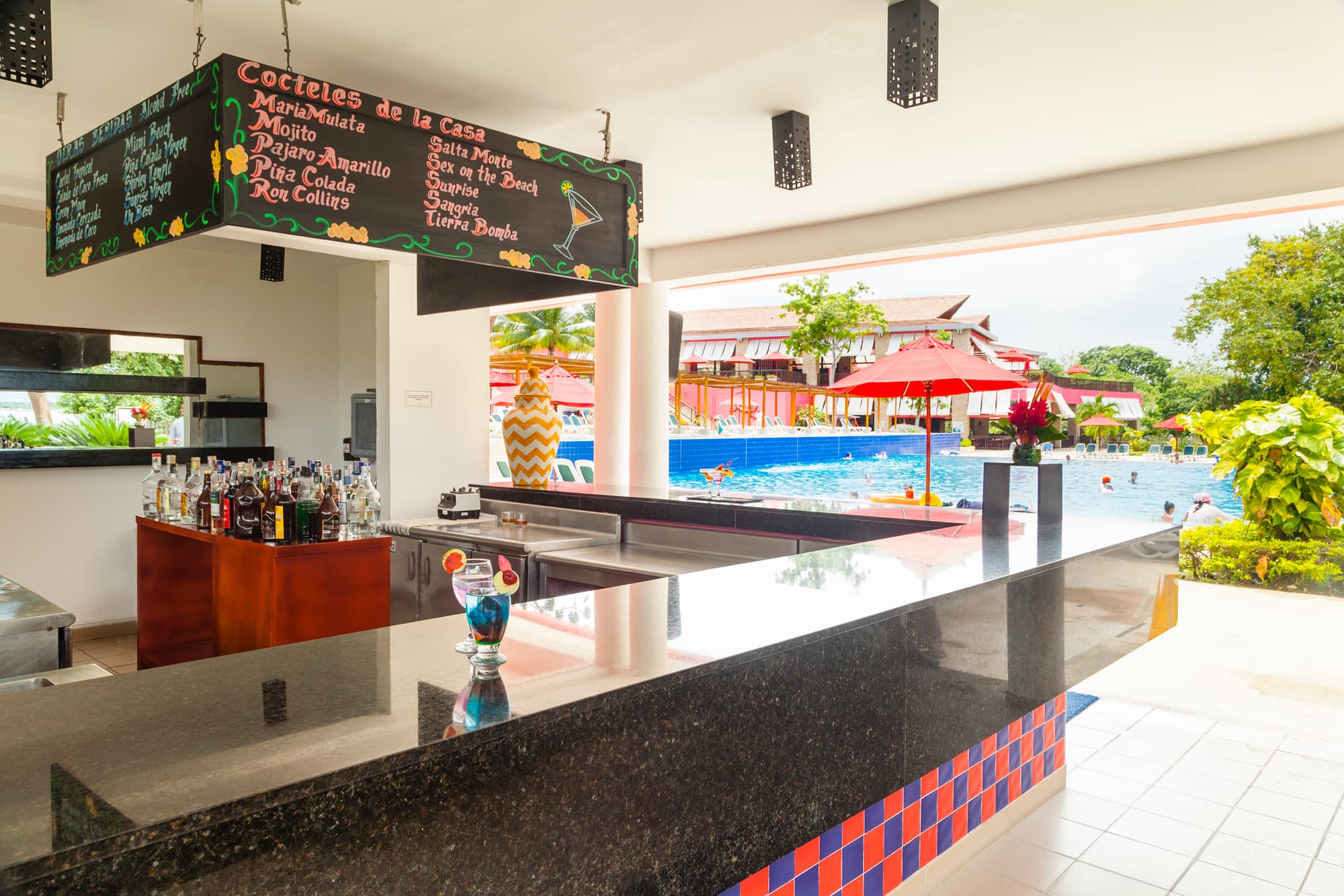 Decameron Barú, Bar