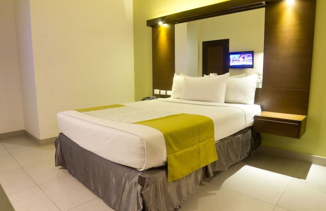 Microtel By Wyndham Acropolis, Room