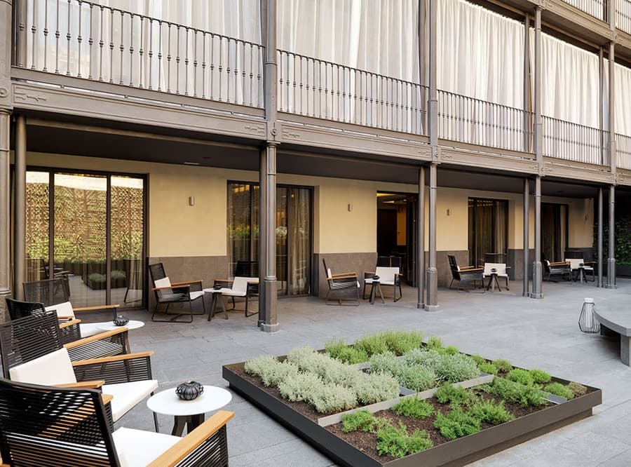 H10 Urquinaona Plaza, General view