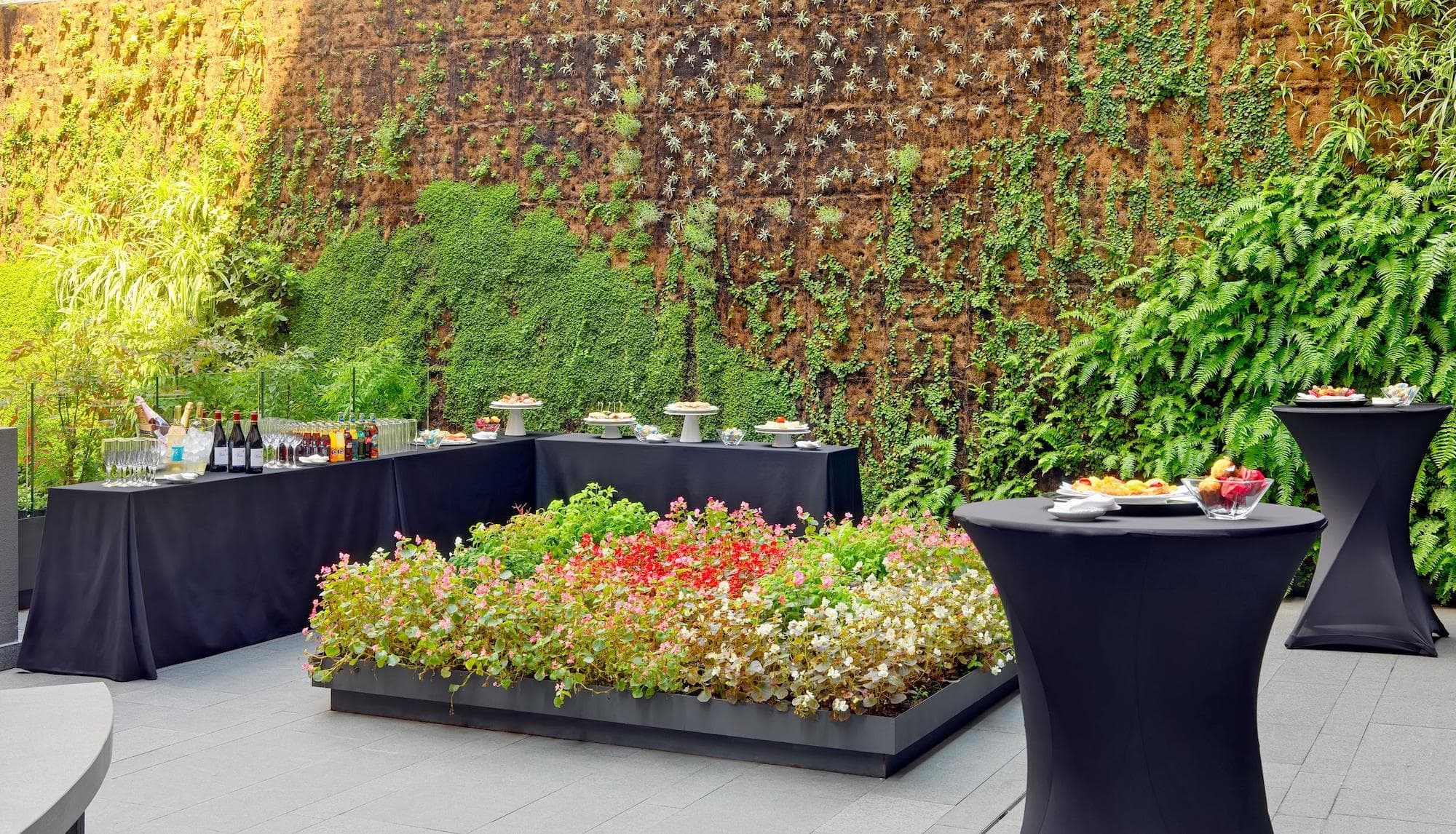 H10 Urquinaona Plaza, General view