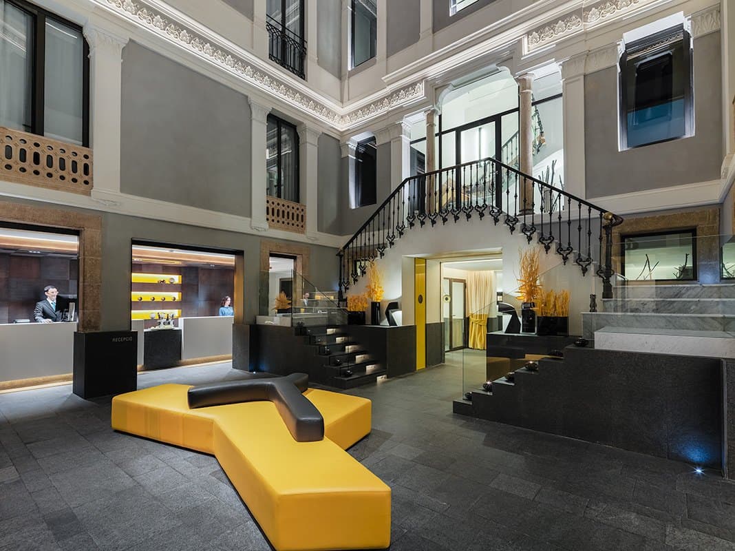 H10 Urquinaona Plaza, Lobby