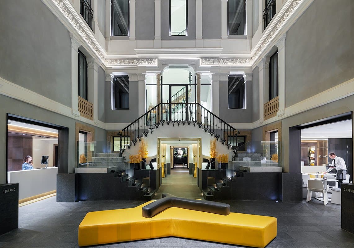 H10 Urquinaona Plaza, Lobby