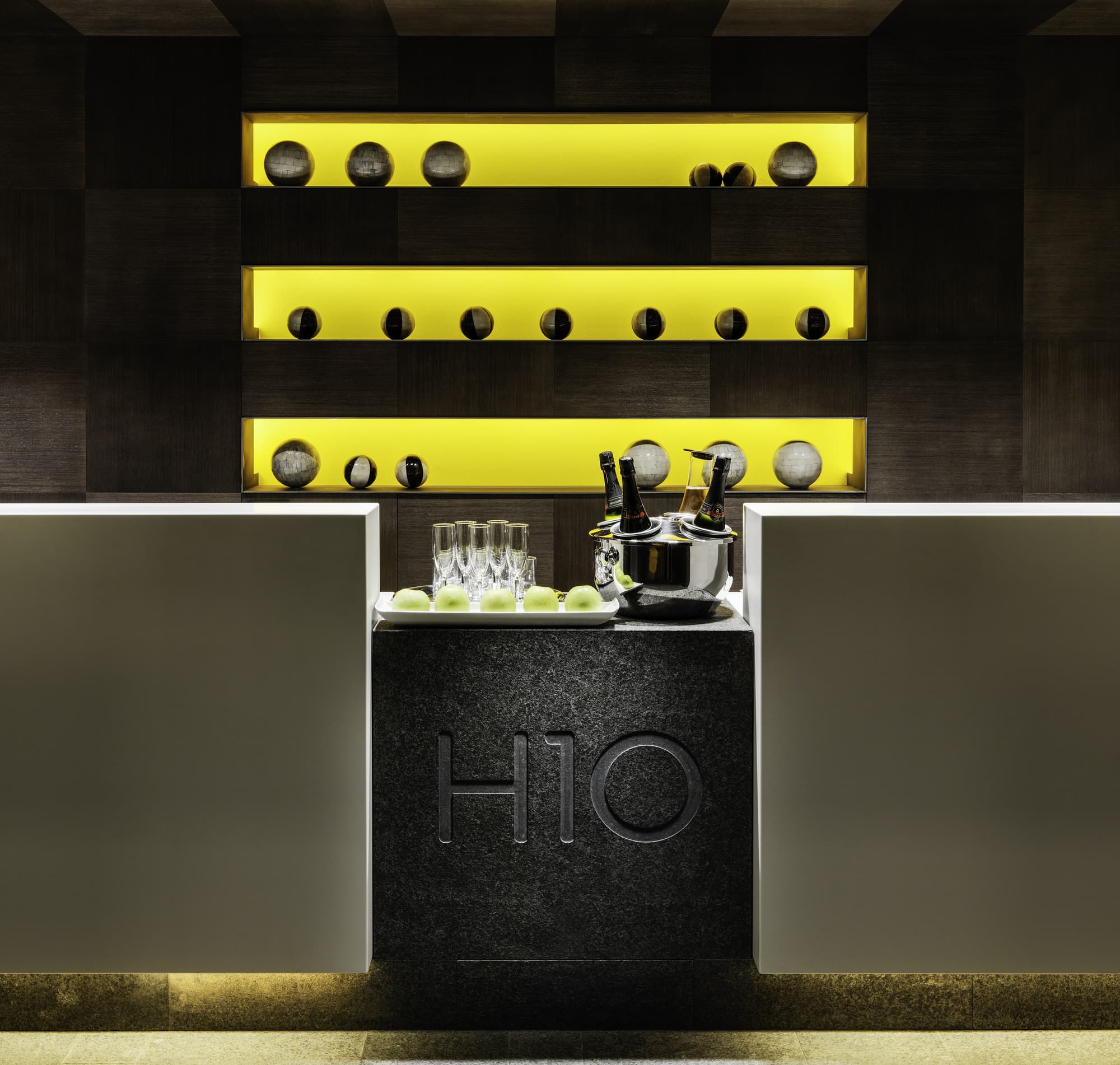 H10 Urquinaona Plaza, Lobby