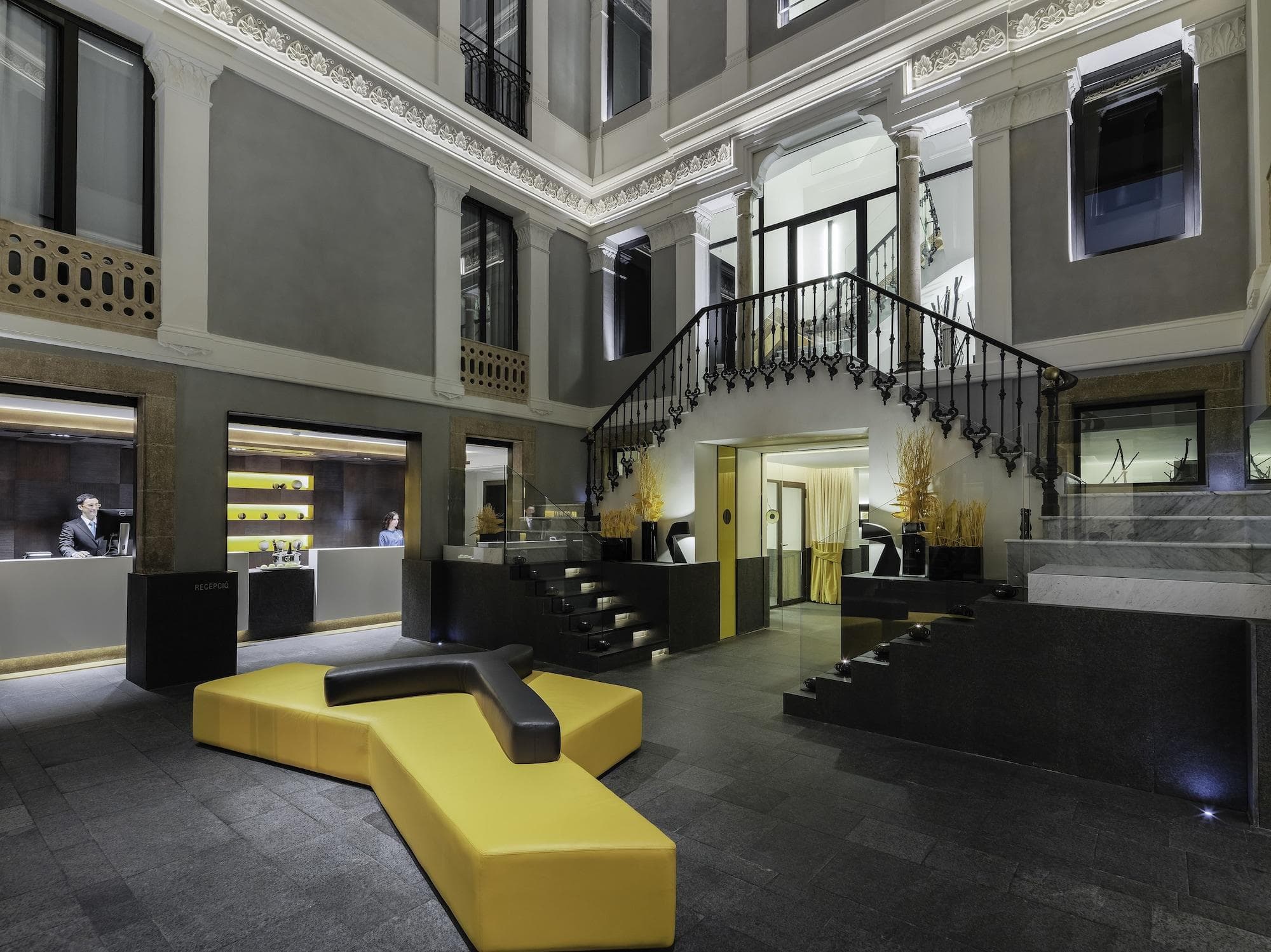 H10 Urquinaona Plaza, Lobby