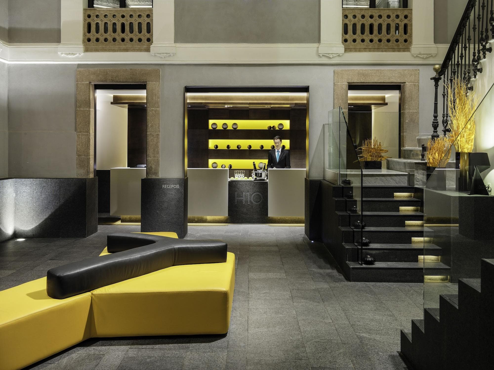 H10 Urquinaona Plaza, Lobby